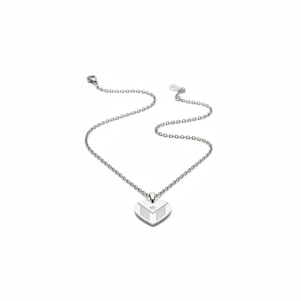 Collar Corazón Plateado con Bandera de Puerto Rico
